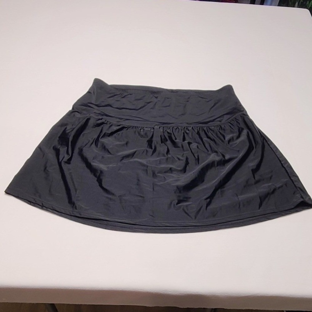 Island Escape Woman Black Swim Skirt Tummy Control Thigh Minimizer 24W NEW